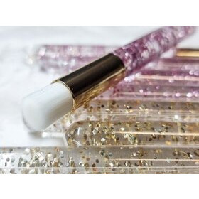 Pesusivellin glitter
